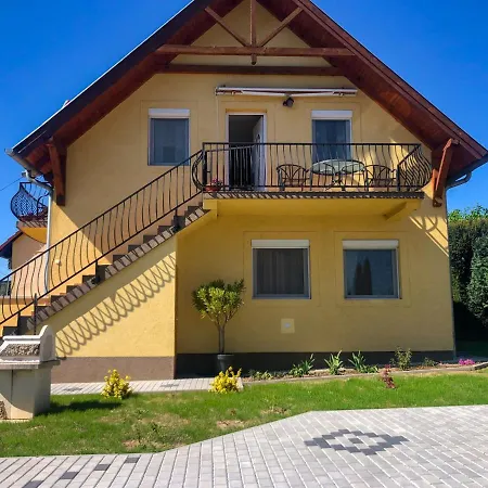 Balaton A616 Apartment *
